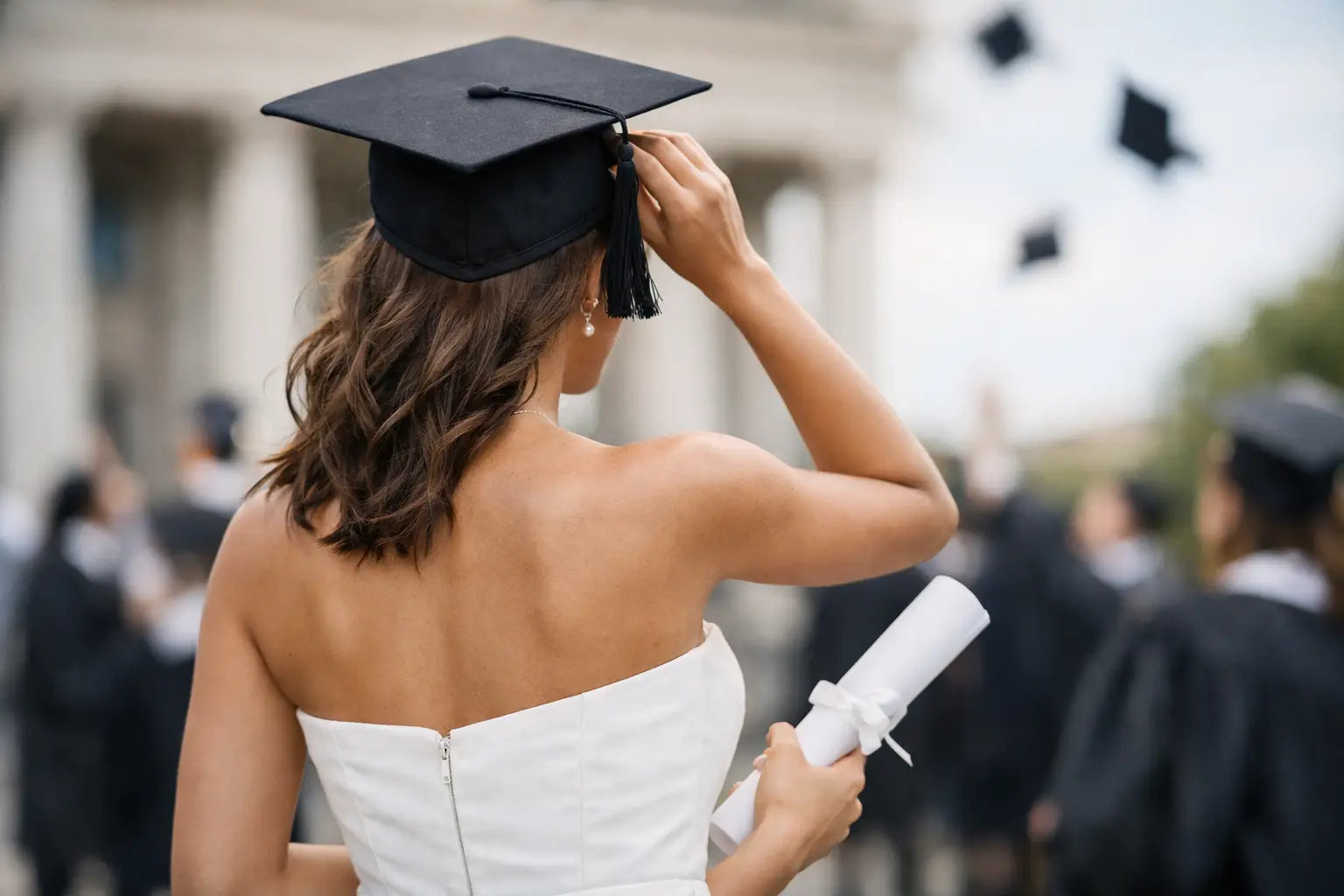 How to Wear a Strapless Dress for Graduation